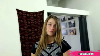 我喜欢和她这样的女孩做爱，那些一开始扮演独立和谦虚的女孩，然后变成了最大的荡妇。