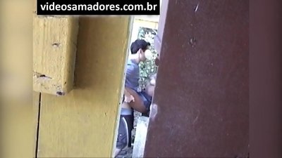 偷窥狂拍下年轻夫妇做爱的画面，直到他发现了录像。